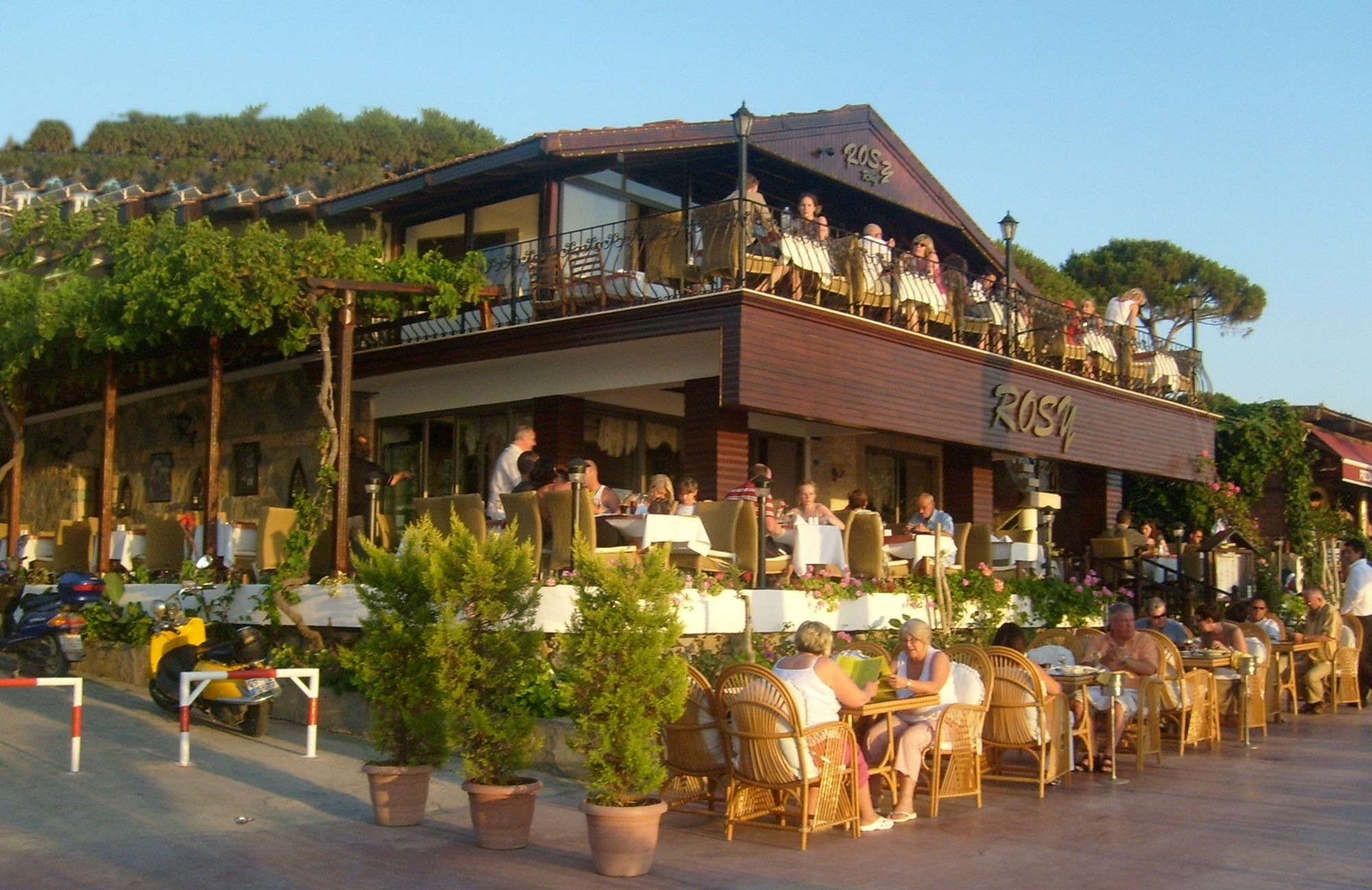 קוסדסי Rosy Hotel מראה חיצוני תמונה